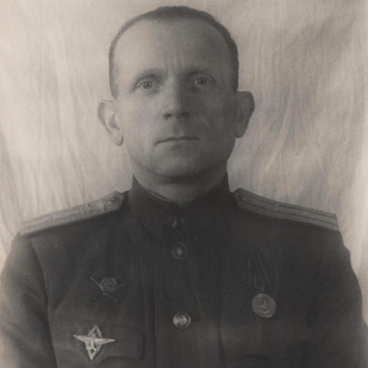 Photo of Air Force Major I.M. Eroshenko with the badge of a Red Army pilot mod. 1938