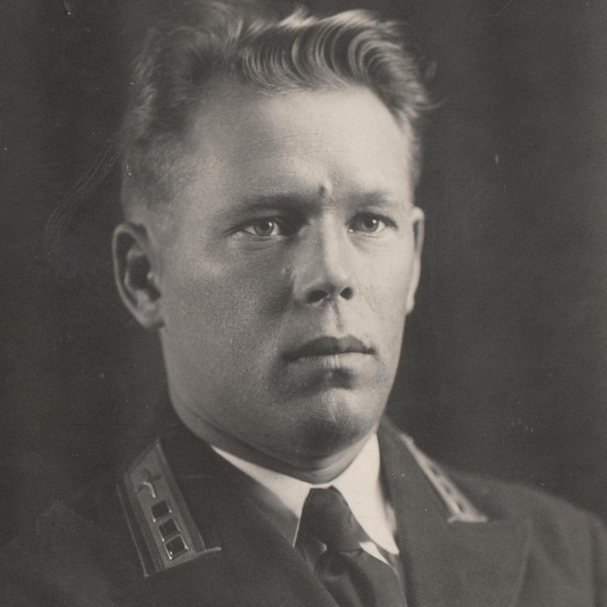 Photo of senior Lieutenant of the Red Army Air Force Kudryashov A.I. in a dark blue jacket mod. 1935