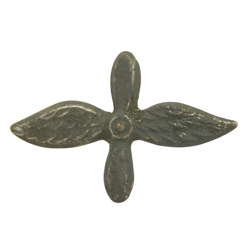 Field emblem on the shoulder straps of the Red Army Air Force mod. 1943