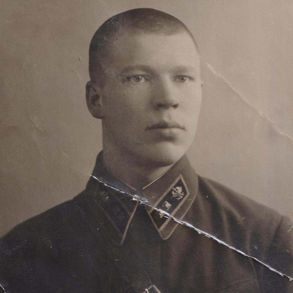 Photo of a lieutenant of the VSO or railway troops