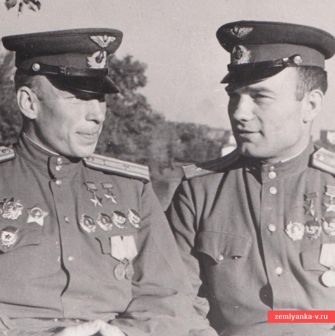 Photos of twice Heroes of the Soviet Union V.D. Lavrinenkov and A.V. Alelyukhin