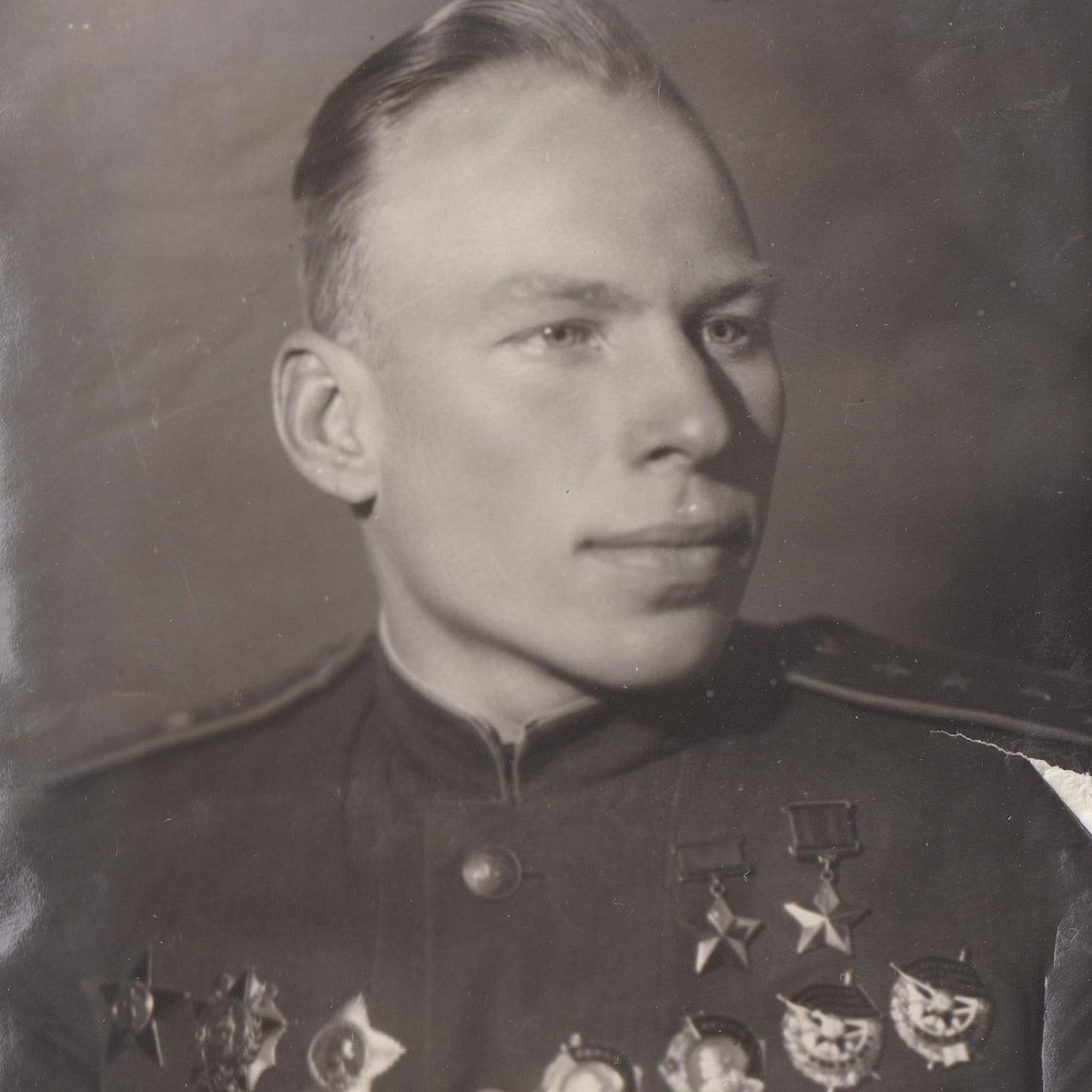 Photo of Captain A.V. Alelyukhin, twice Hero of the Soviet Union