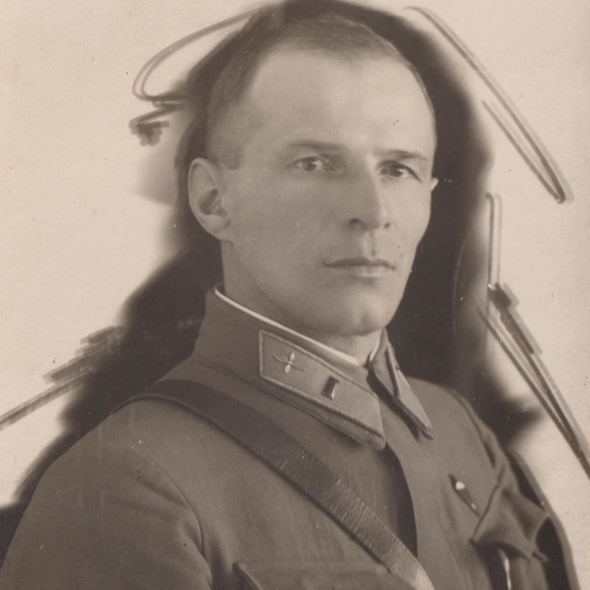 Photo of a Red Army Air Force captain with a parachutist badge