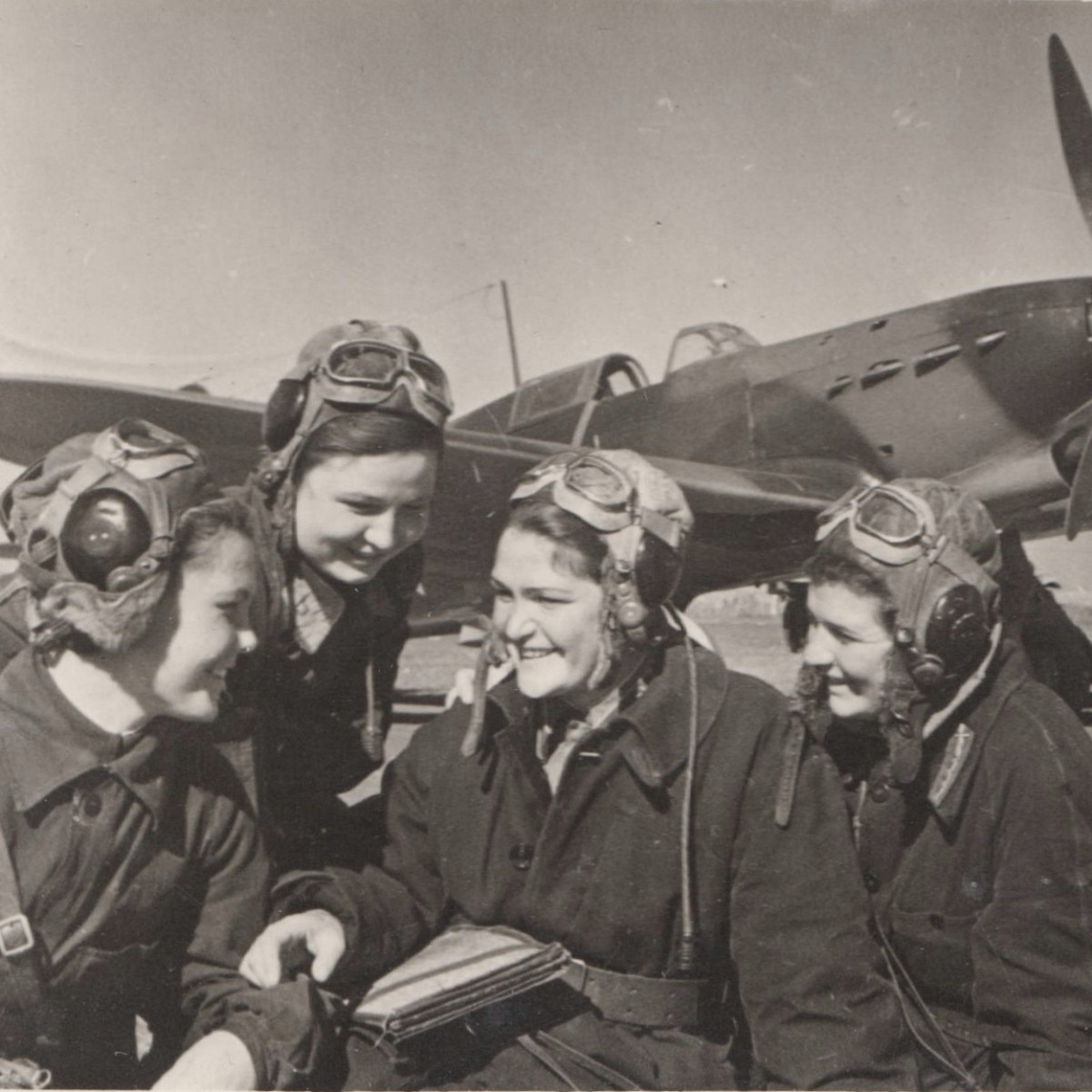 Photos of Red Army pilots V.D. Khomyakova, G.P. Burdina, T.U. Memorable and V.M. Lisitsyna