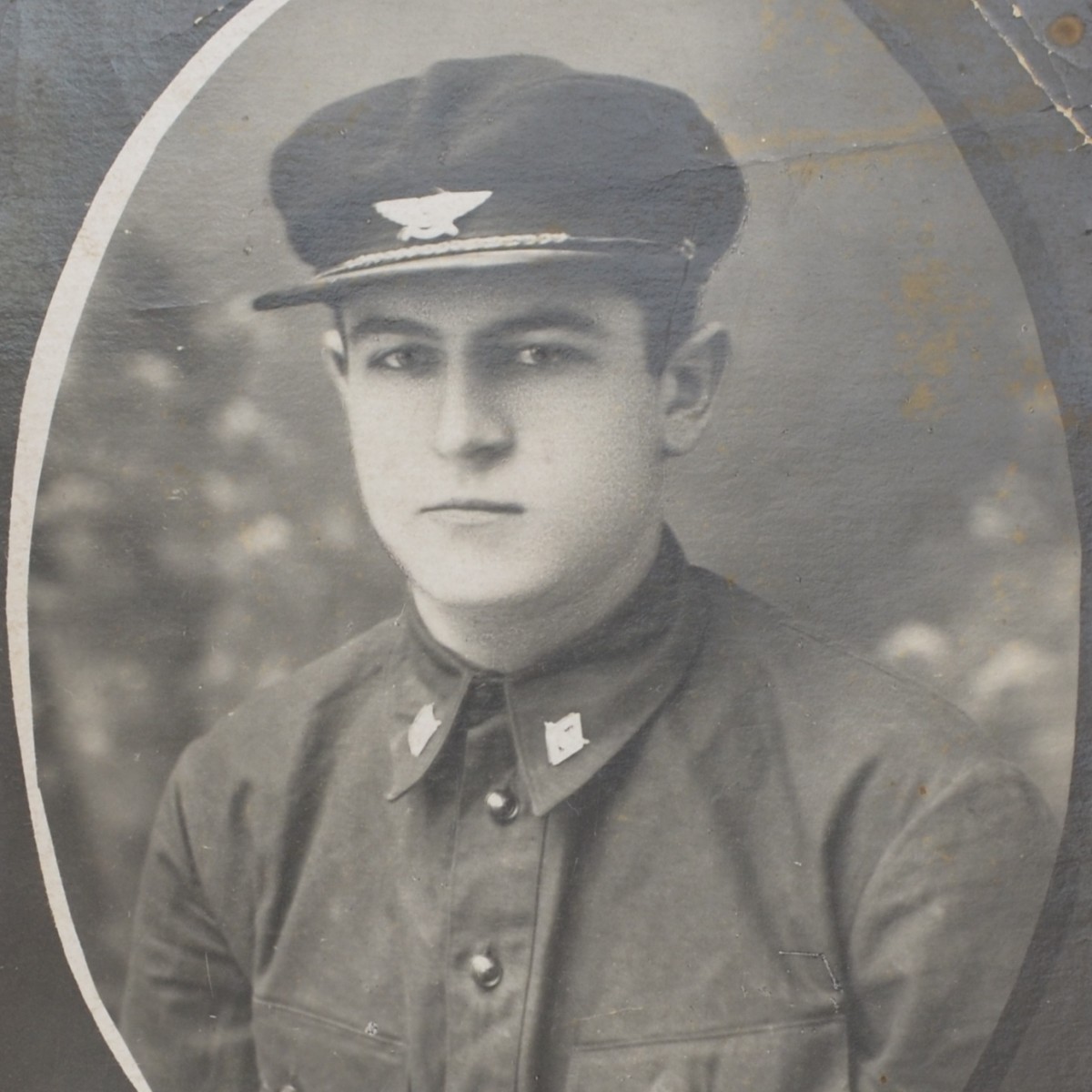 Photo of an artillery sergeant in a 1941 model cap