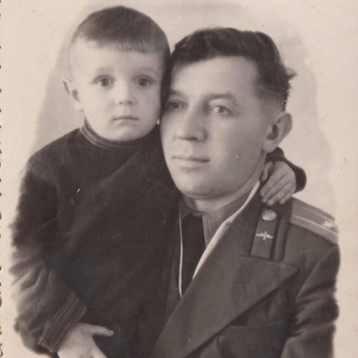 Photo of an Air Force major with his son, 1950