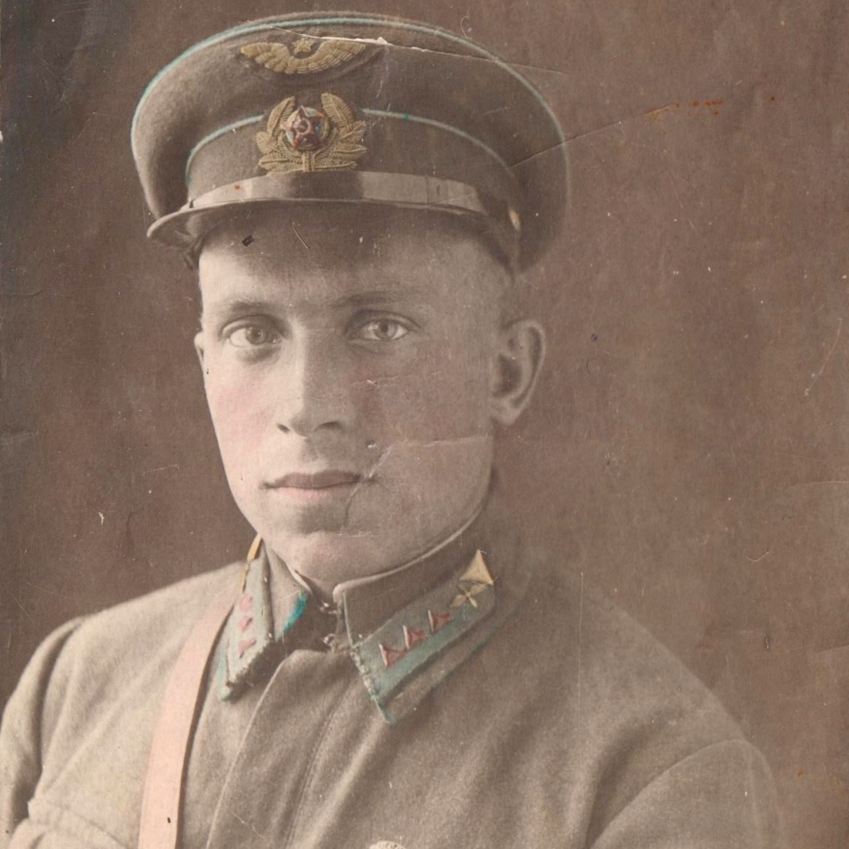 Color photo of a senior sergeant of the Red Army Air Force