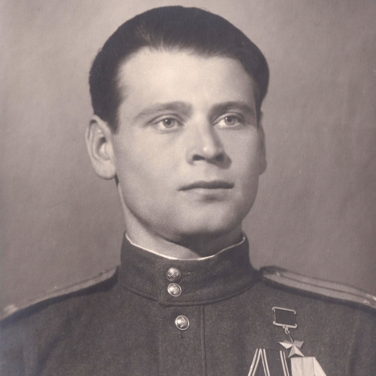 Photo of the Hero of the Soviet Union, Infantry Lieutenant L.N. Ponomarenko.