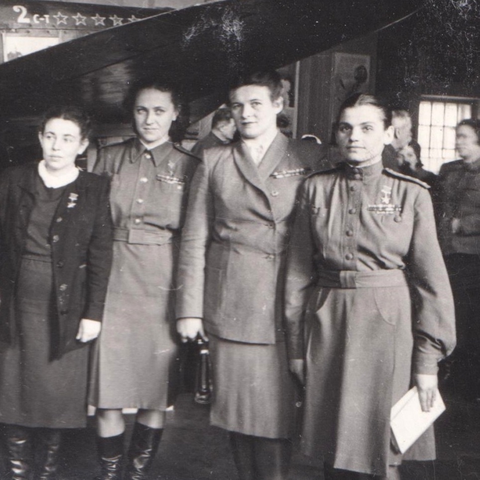 Photo of the pilots of the 46th Taman regiment ("night witches")– Heroes of the Soviet Union