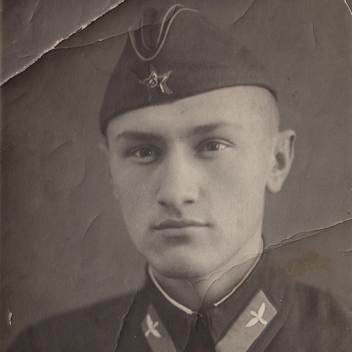 Photo of a Red Army Air Force cadet with a rare badge "Parachutist Athlete", 1940