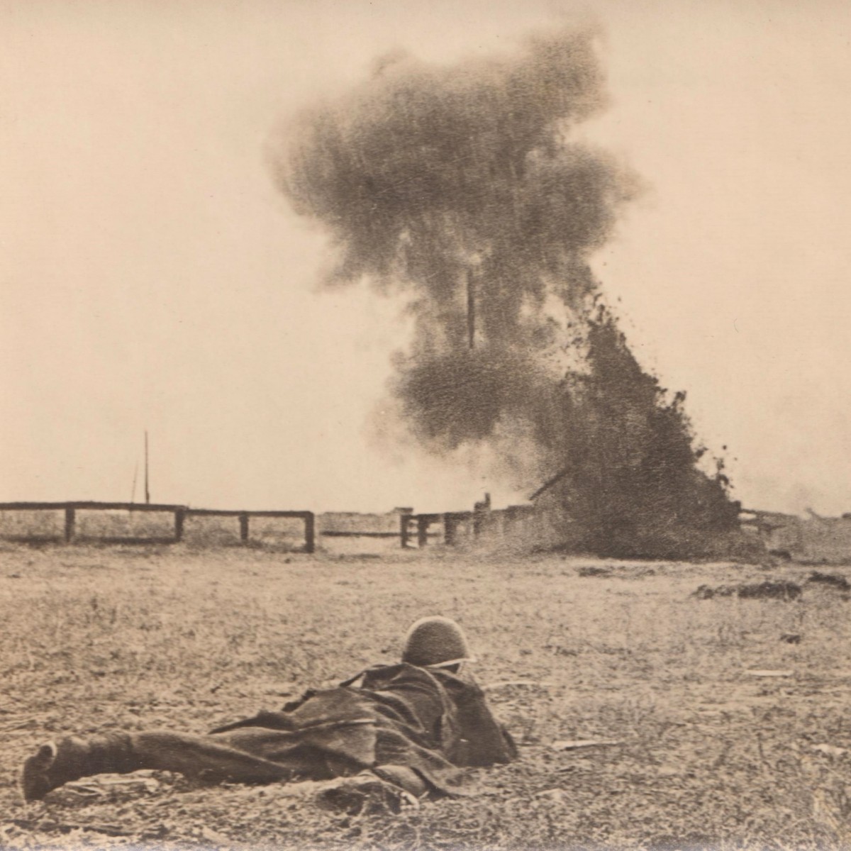 Photo of the bombing of the building by the Red Army assault group