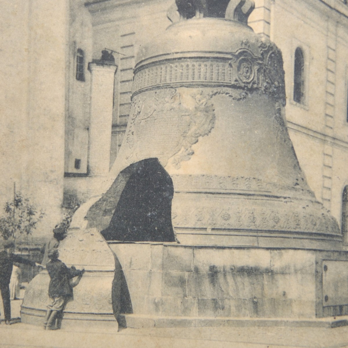 A postcard from the Moscow-Kremlin series: "The Tsar Bell"