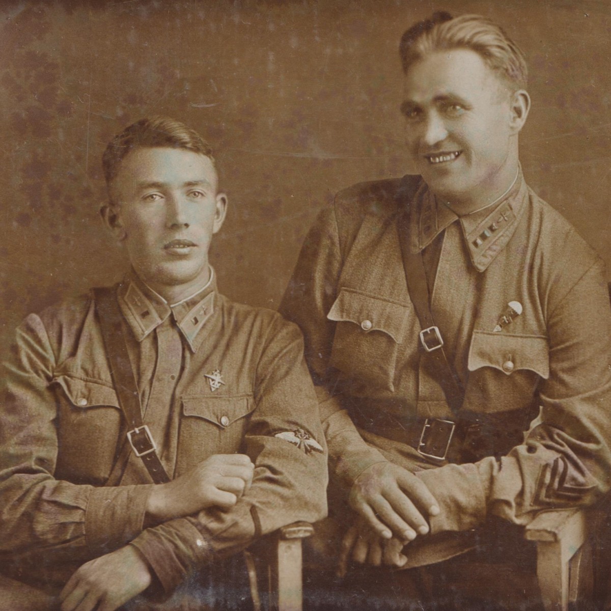 Photos of Red Army Air Force lieutenants with rare badges on their tunics