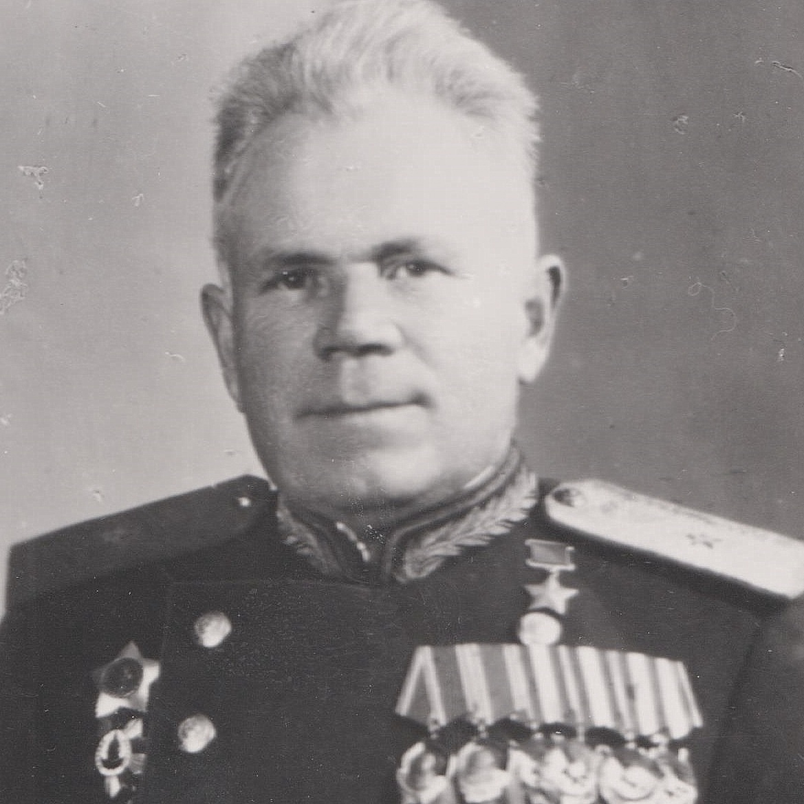 Photo of the Hero of the Soviet Union, Major General A.P. Osadchy.