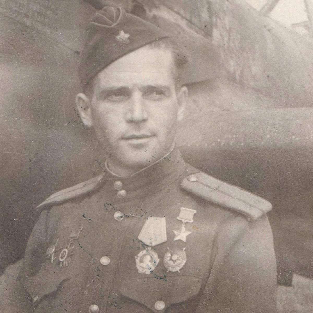 Photo of the Hero of the Soviet Union, senior Lieutenant D.I. Lugovsky