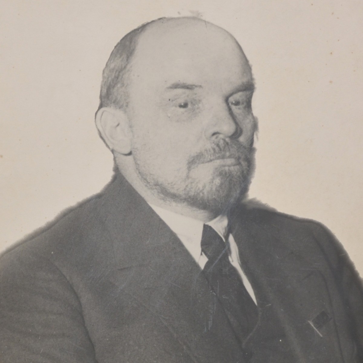 Large-format portrait photo of V. Lenin 