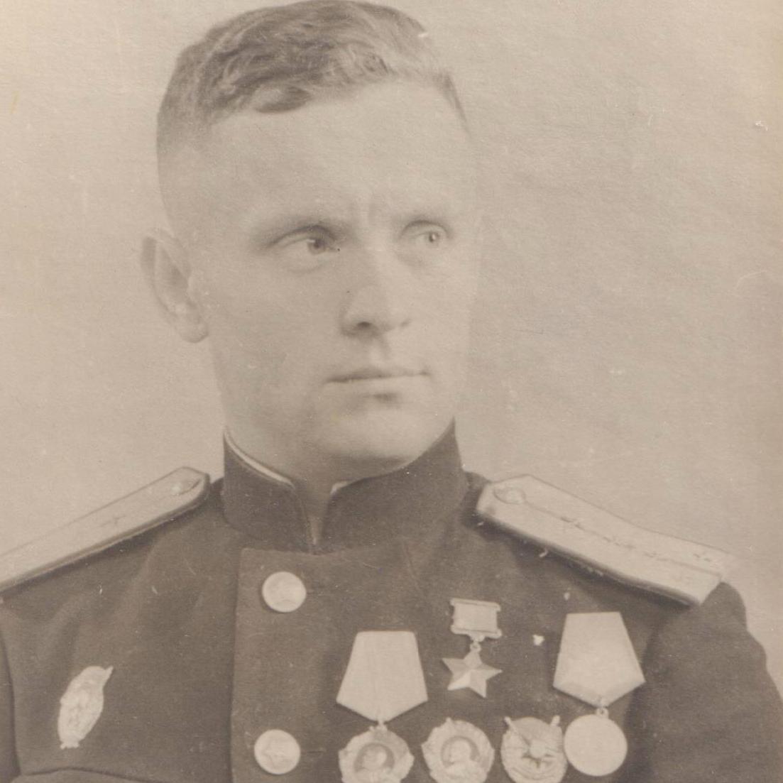 Photo of the Hero of the Soviet Union, Captain P.A. Yurchenko
