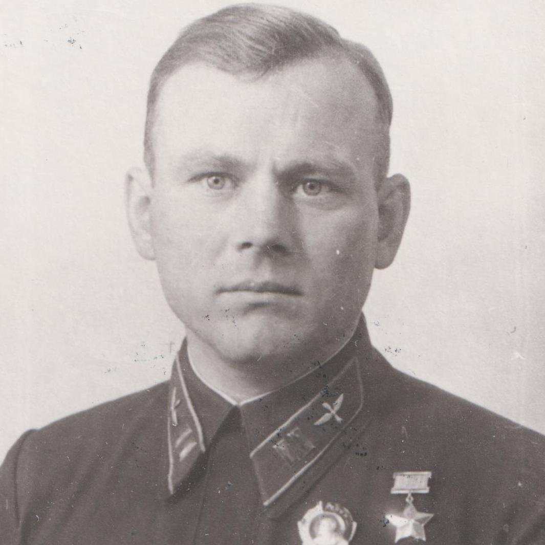 Photo of Hero of the Soviet Union V.G. Ushakov, 1942