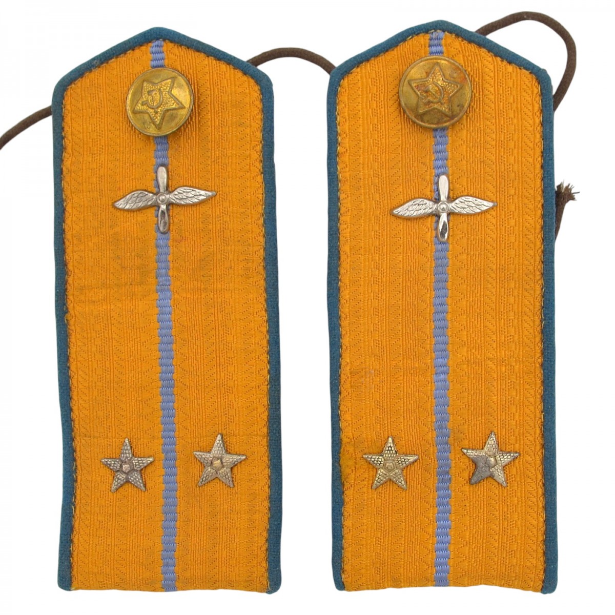 The shoulder straps of a 1943 Air Force lieutenant