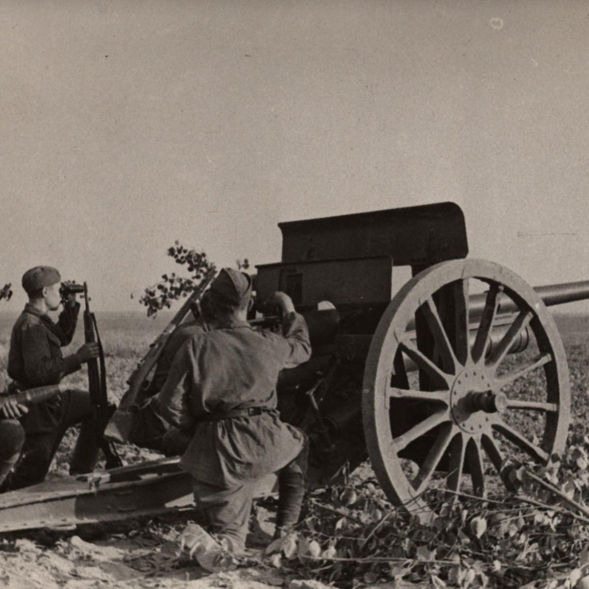 TASS photo "The gun is firing at the enemy", 1941