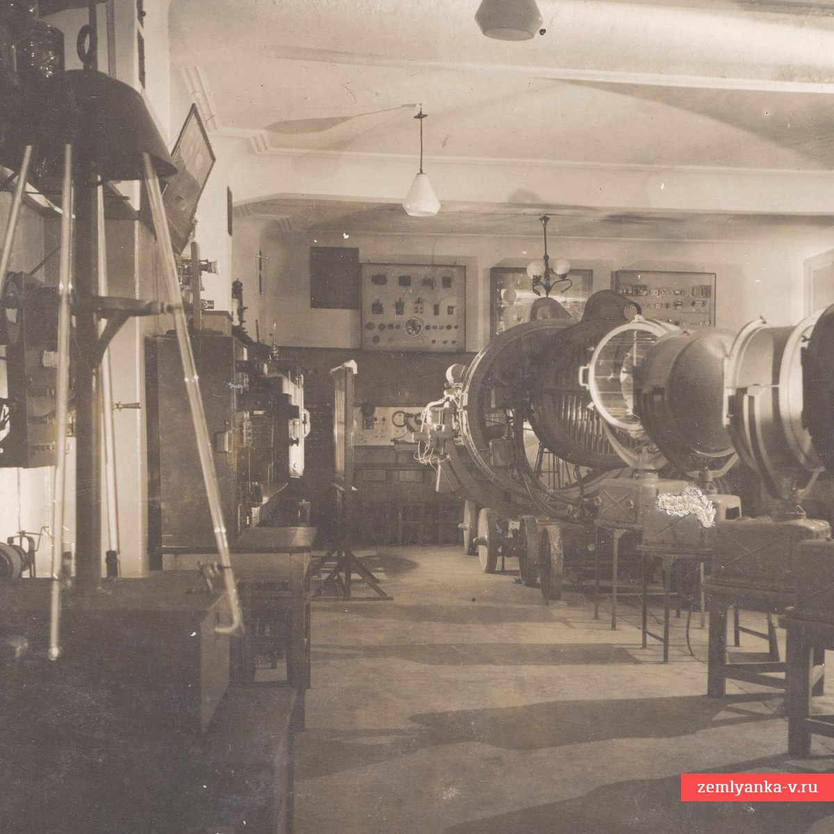 Photo of the searchlight hall of the airfield laboratory in Tushino
