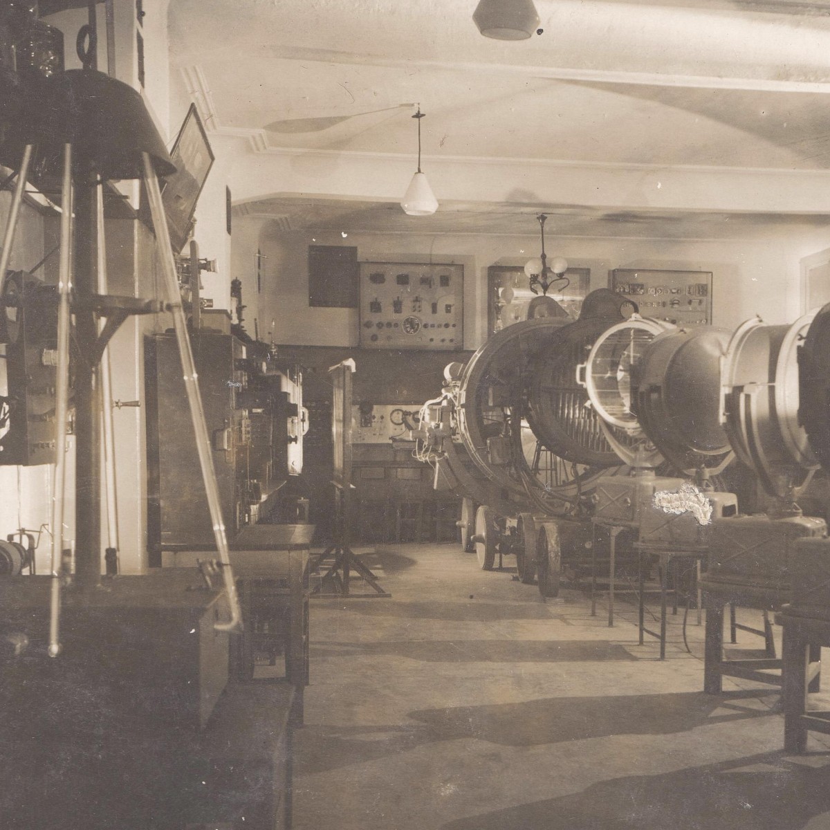 Photo of the searchlight hall of the airfield laboratory in Tushino