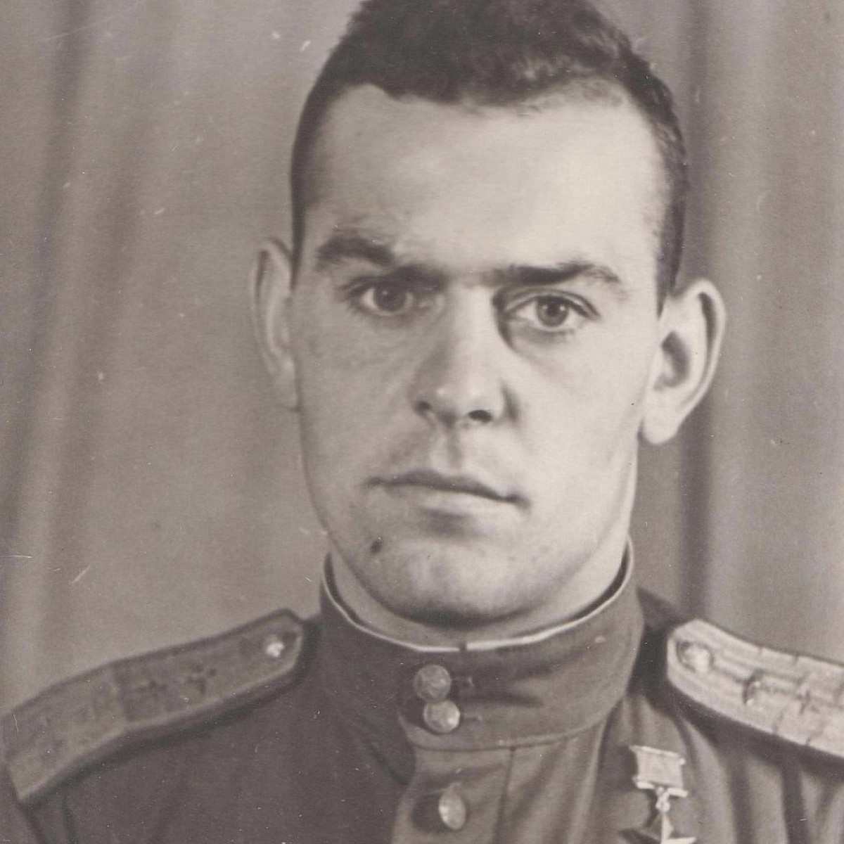 Photo of the Hero of the Soviet Union, Captain N.G. Surnev.