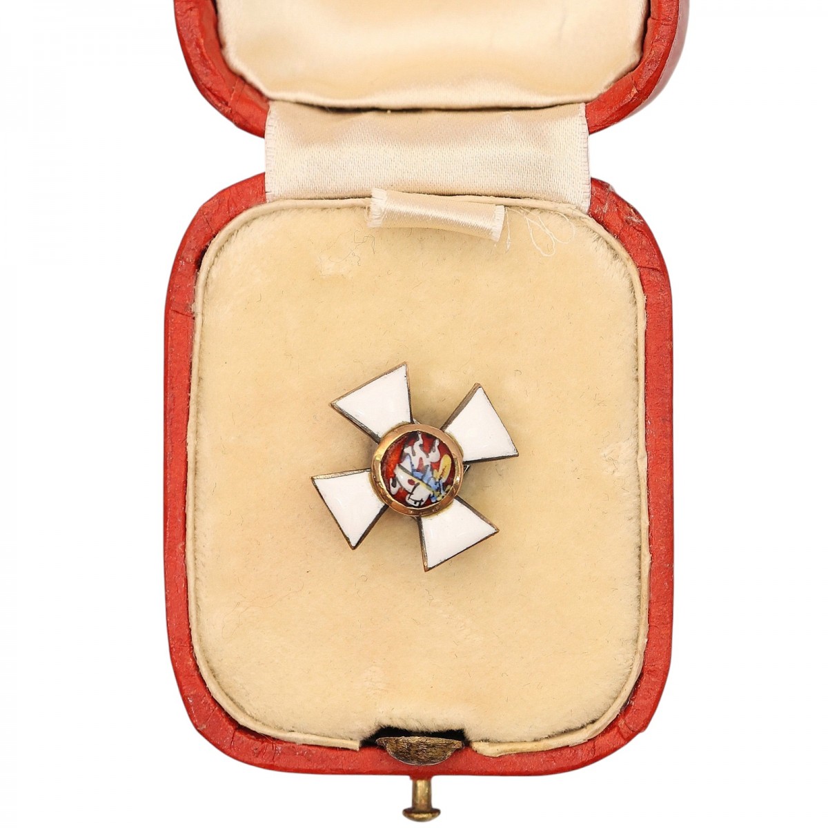 A cross to be worn on the St. George's Arms