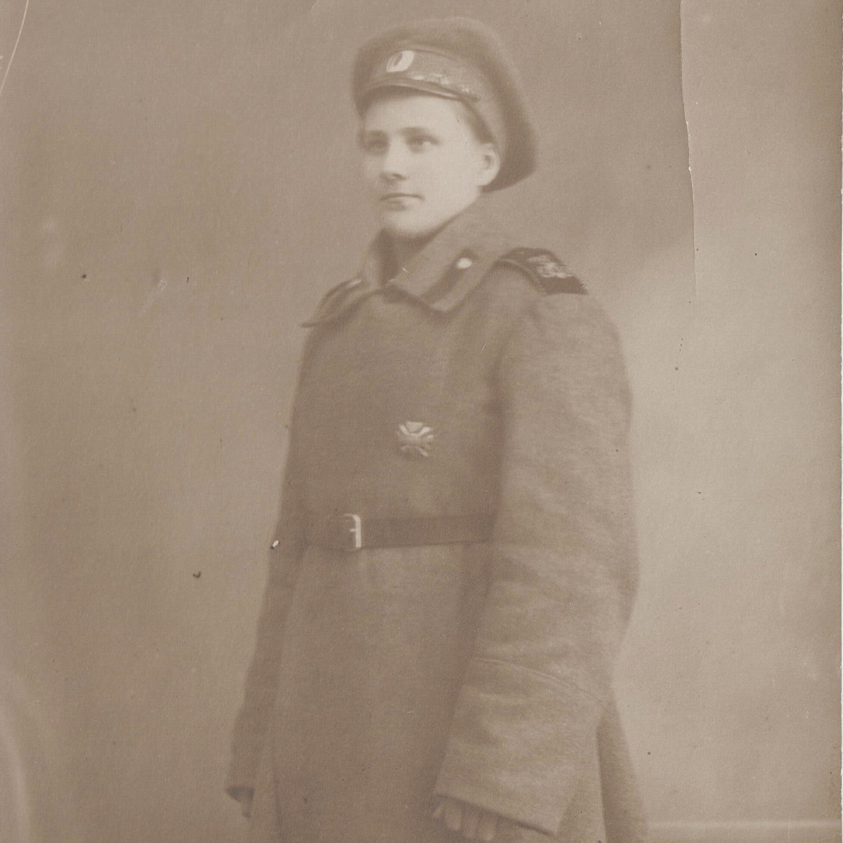 Photo of a girl in the uniform of the 13th Life Grenadier Regiment of Erivan