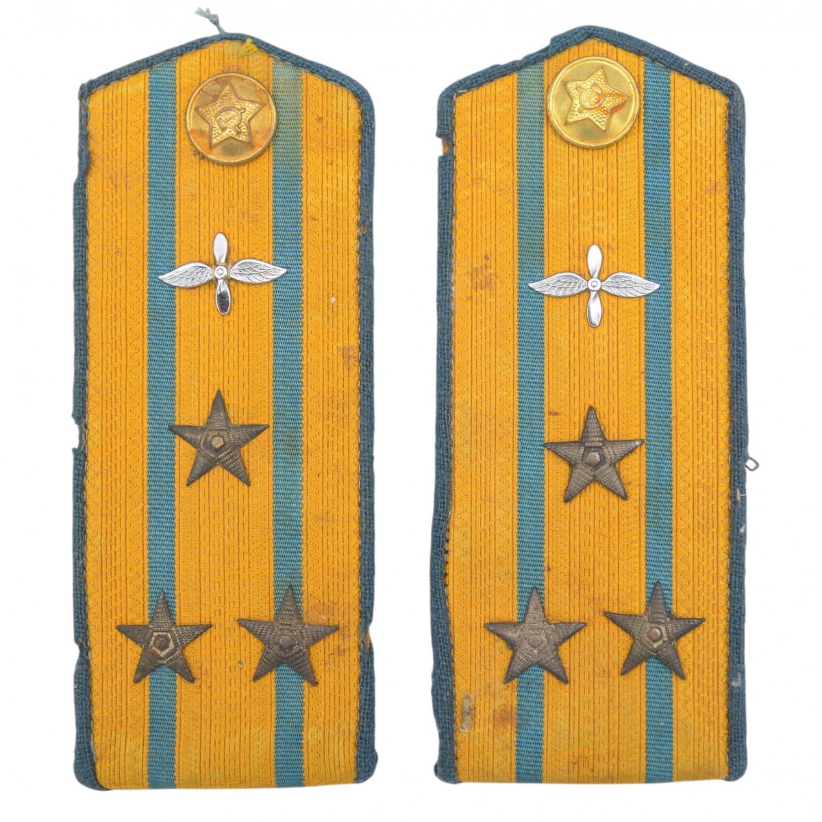 The shoulder straps of a colonel of the Red Army Air Force in 1943