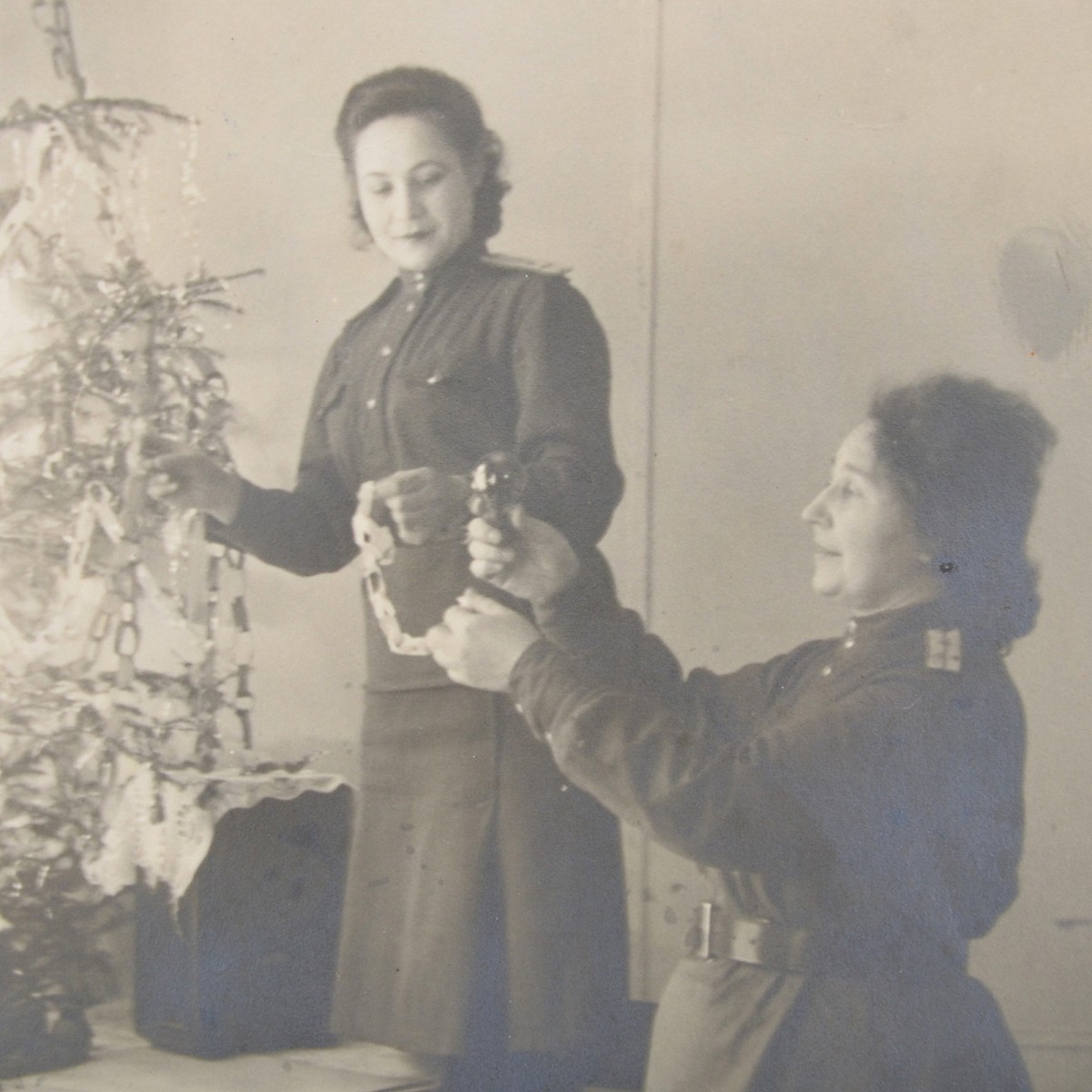Photo by senior lieutenant of the Red Army medical service A.N. Dobrovolskaya, New Year
