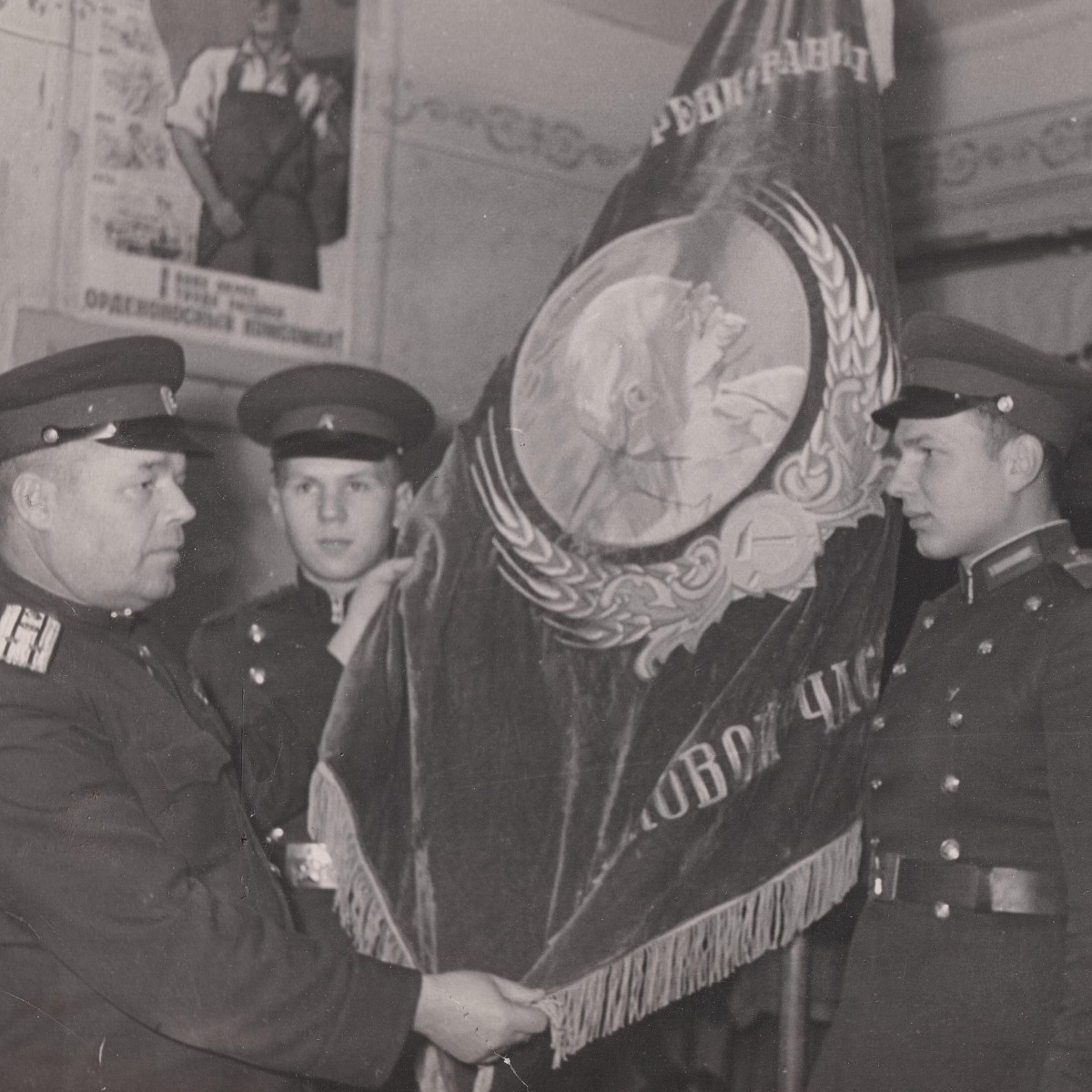 Photos of sergeants in full-dress uniforms and a lieutenant colonel of the SA at the banner of the unit